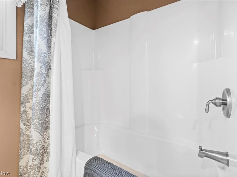 4401 Forest Hill Drive , Lorain, OH 44053 Photo 12