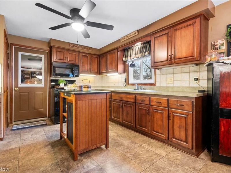 4401 Forest Hill Drive , Lorain, OH 44053 Photo 2