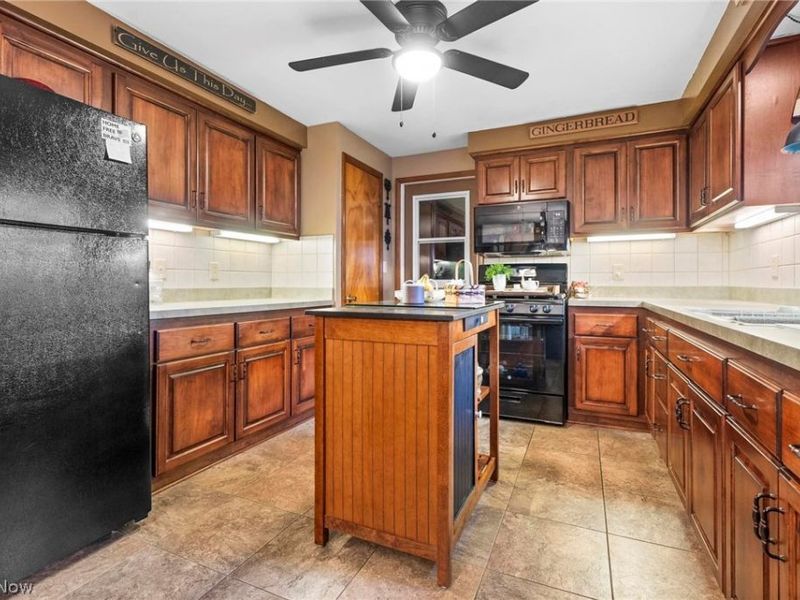 4401 Forest Hill Drive , Lorain, OH 44053 Photo 3