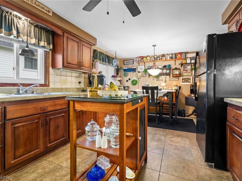 4401 Forest Hill Drive , Lorain, OH 44053 Photo 4