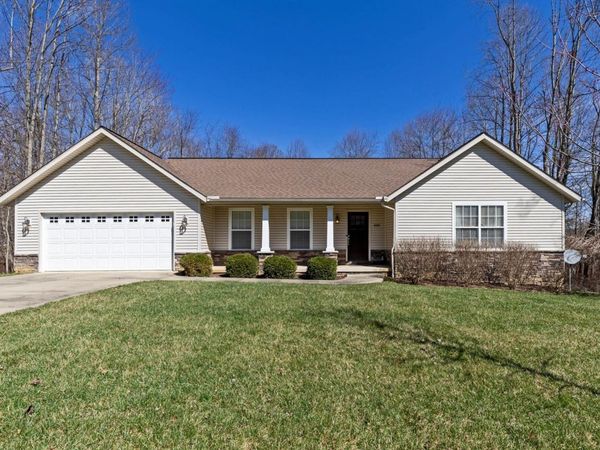 658 Crestrose Dr, Howard, OH 43028