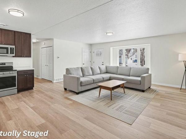 321 E 8th Street S, Newton, IA 50208