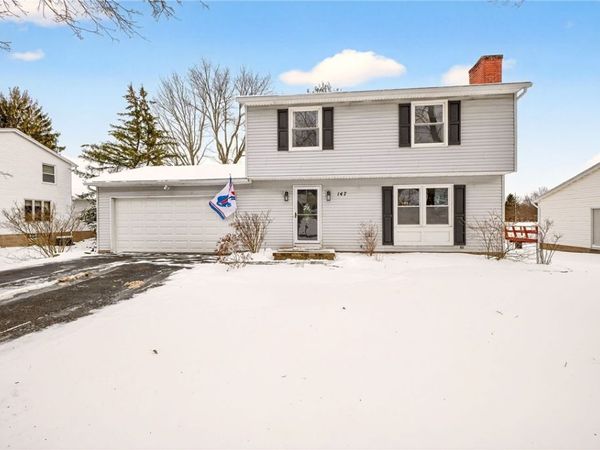 147 S Beacon Hills Drive, Penfield, NY 14526