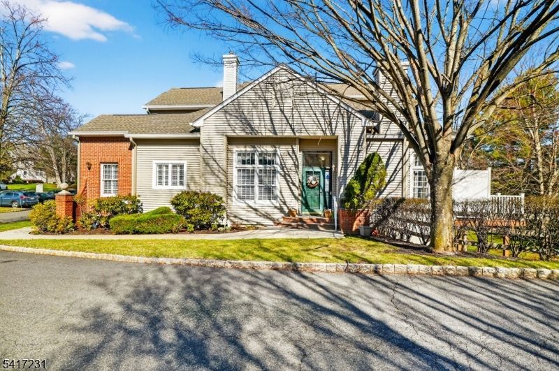 20 Conklin Ct, Roseland, NJ 07068 Main Photo