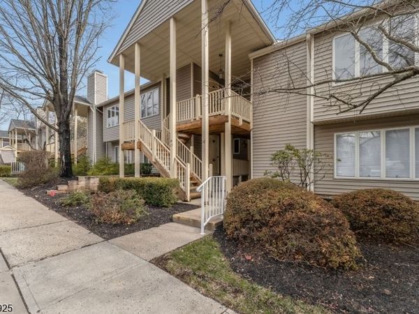 16 Westchester Ter, Clinton, NJ 08801