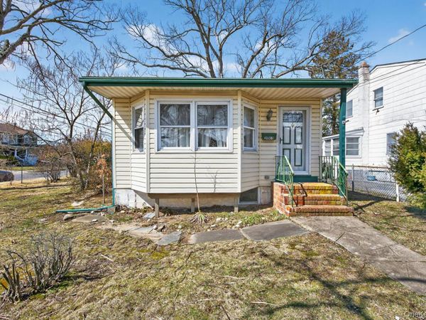 2003 Park Avenue , East Meadow, NY 11554