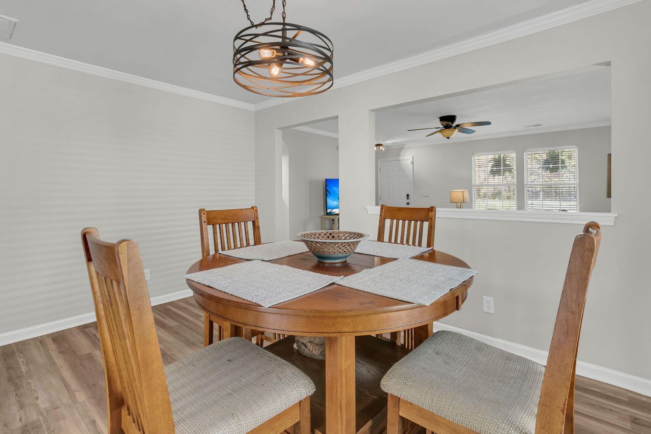 408 Aberdeen Circle Photo 10