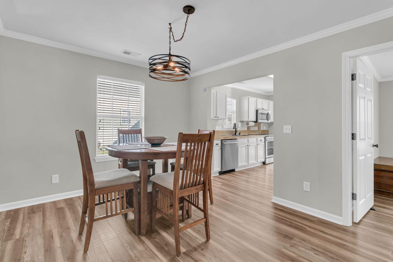 408 Aberdeen Circle Photo 11