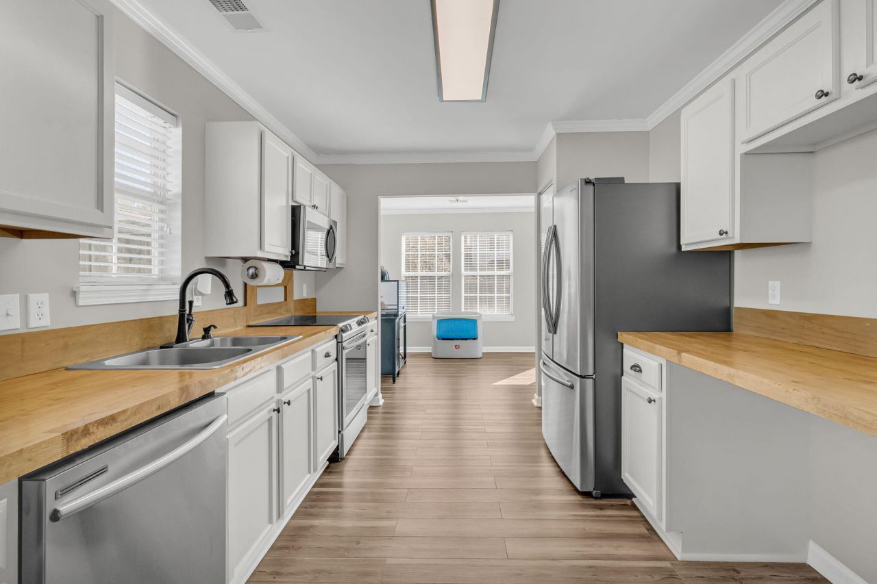 408 Aberdeen Circle Photo 12