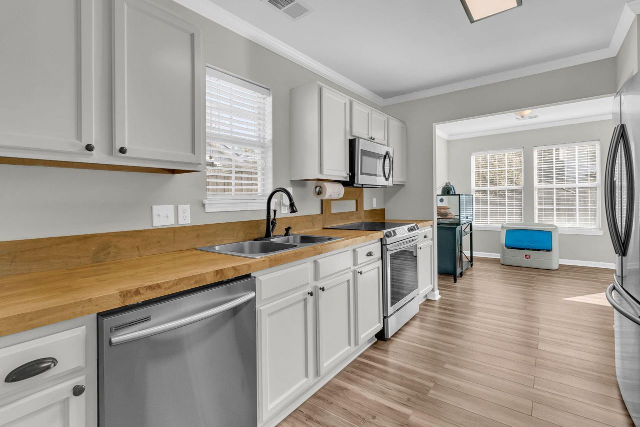 408 Aberdeen Circle Photo 13