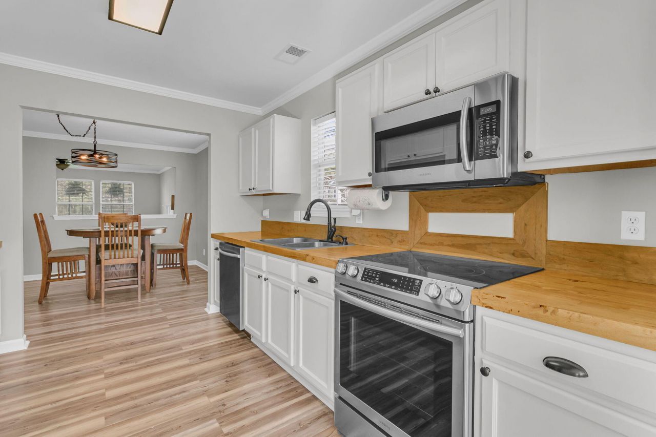 408 Aberdeen Circle Photo 15