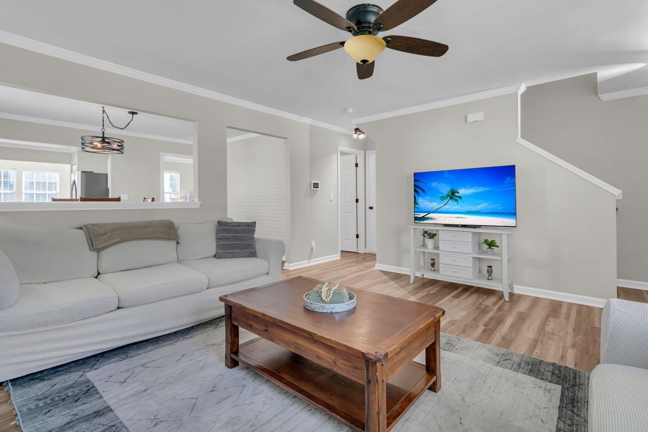 408 Aberdeen Circle Photo 8