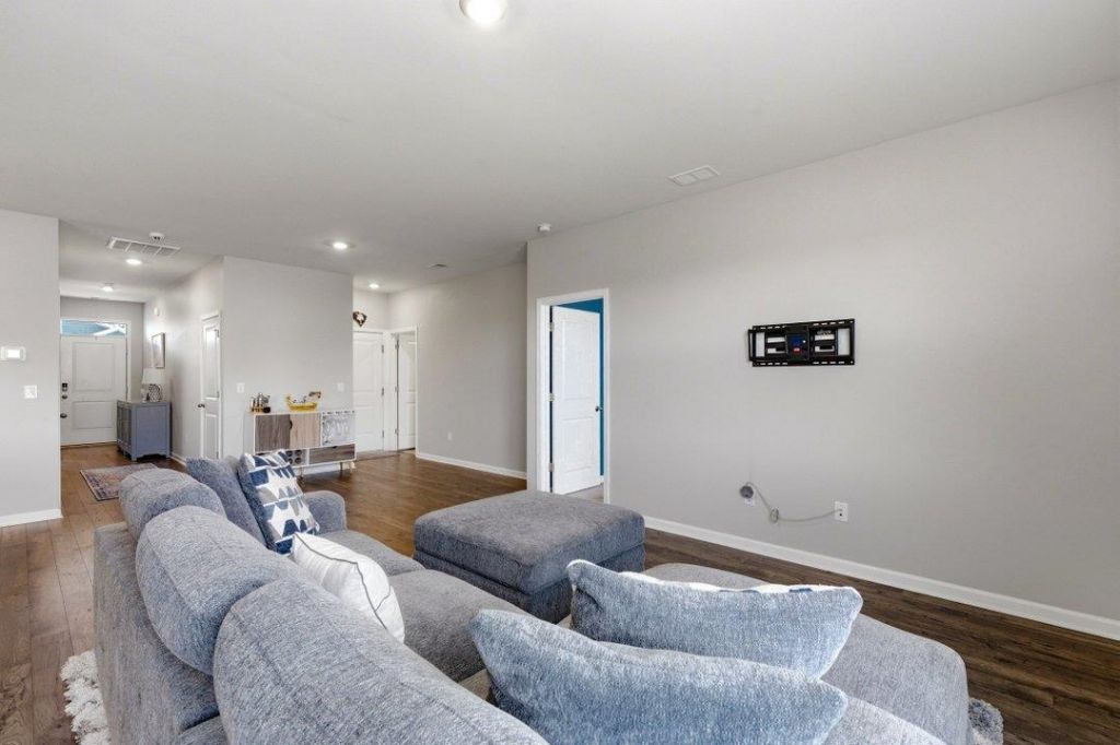 2587 Orion Loop  Photo 12