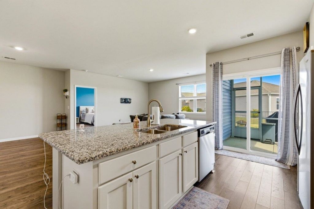 2587 Orion Loop  Photo 16