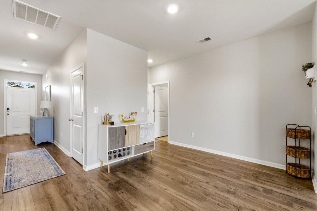 2587 Orion Loop  Photo 17