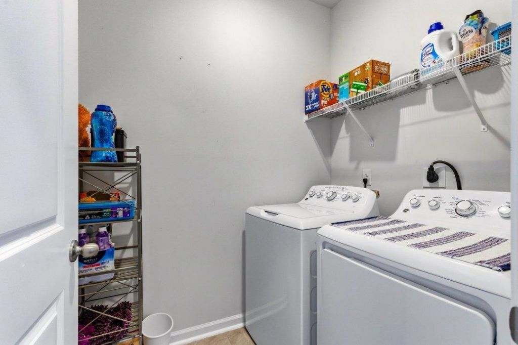 2587 Orion Loop  Photo 18