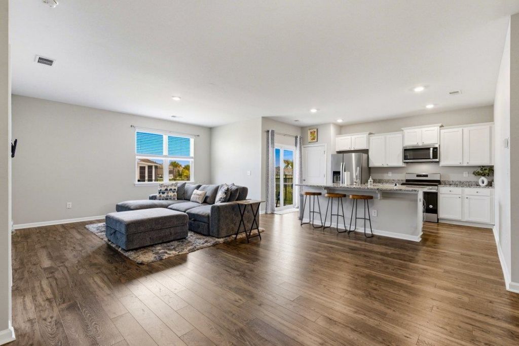 2587 Orion Loop  Photo 9