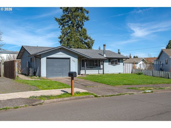 25031 WOODLAND AVE, Veneta, OR 97487
