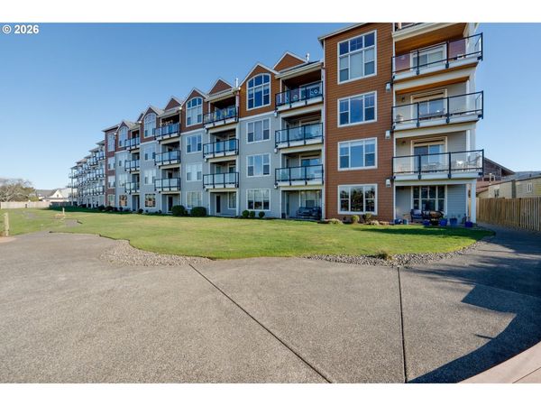 1000 N HOLLADAY DR, Unit 402, Seaside, OR 97138