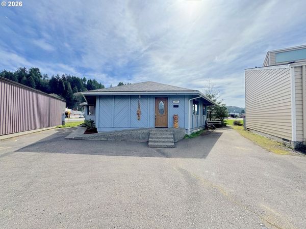 566 GREENWOOD AVE, Reedsport, OR 97467