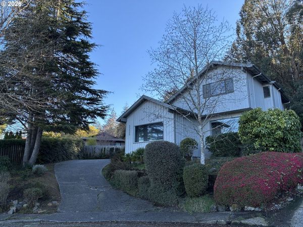 2225 MAINE CT, North Bend, OR 97459