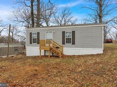 88 UPPER LOOP ROAD, LEESPORT, PA 19533