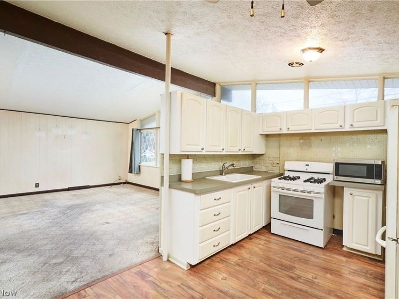 2887 Unclmorse Avenue, Akron, OH 44314 Photo 6