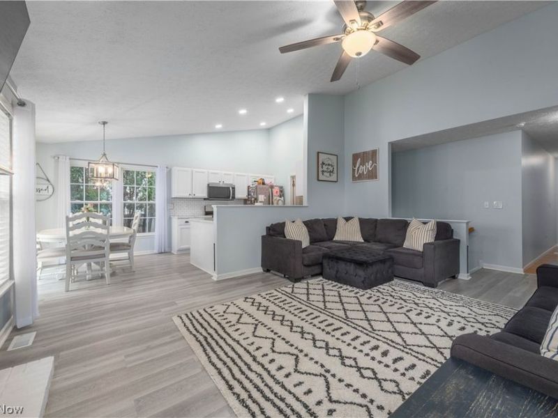 4518 Santina Way , Lorain, OH 44053 Photo 8