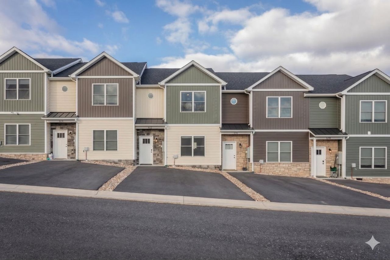 612 ZEPHYR DR primary photo