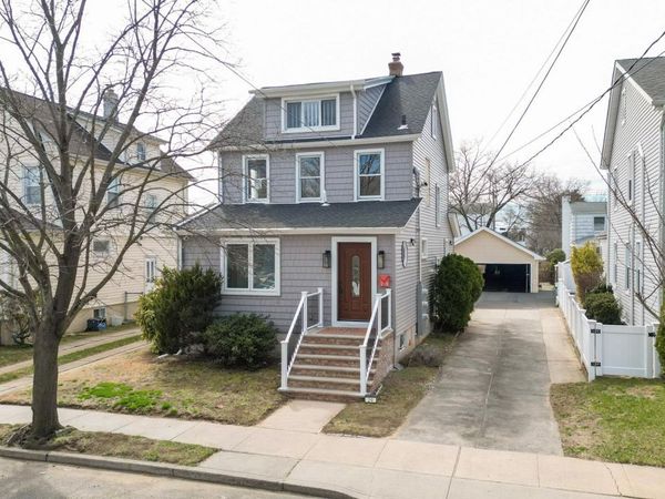 29 Everett Street , Lynbrook, NY 11563