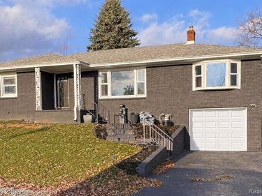 26980 James Avenue, Flat Rock, MI 48134
