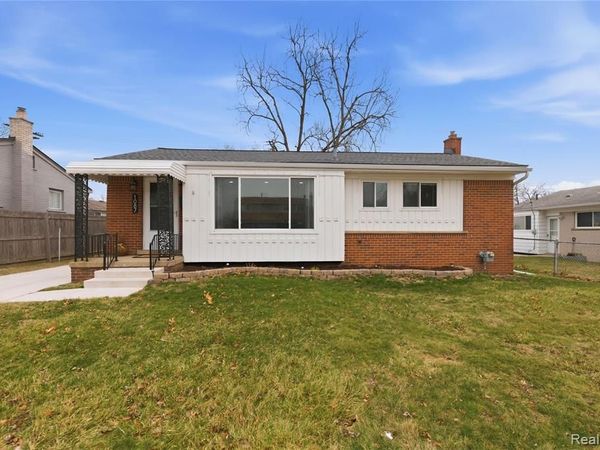 1087 N Stephen Avenue, Clawson, MI 48017