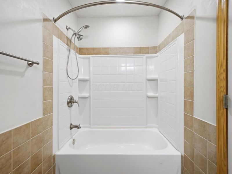 647 Greenbriar Circle, Howard, OH 43028 Photo 15