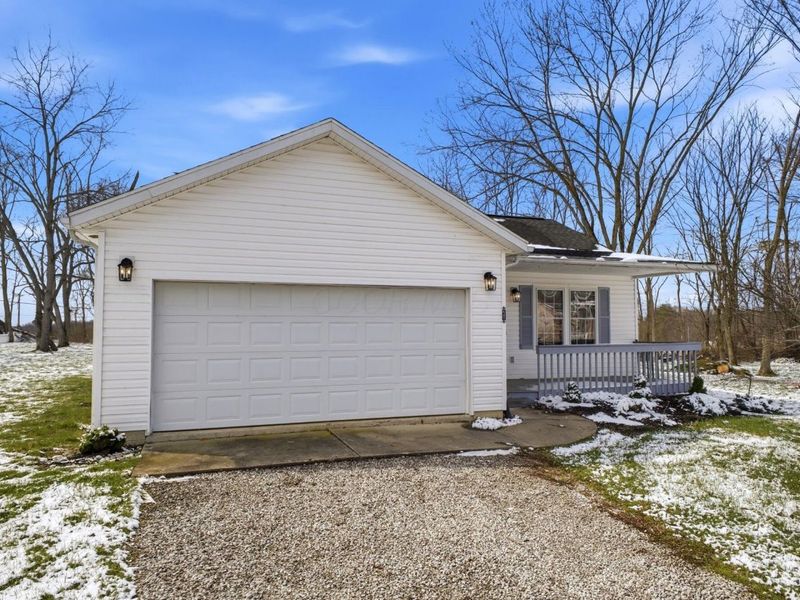 647 Greenbriar Circle, Howard, OH 43028 Photo 2