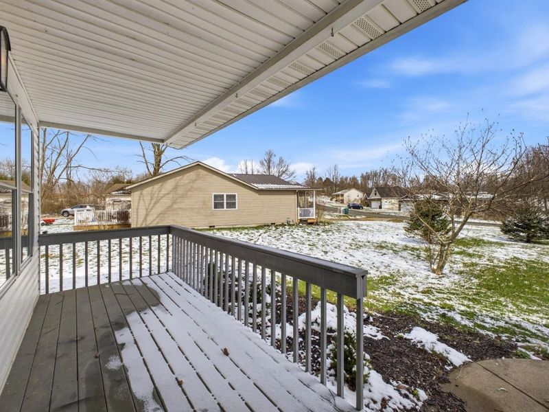 647 Greenbriar Circle, Howard, OH 43028 Photo 4