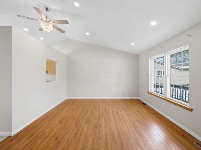 647 Greenbriar Circle, Howard, OH 43028 Photo 6