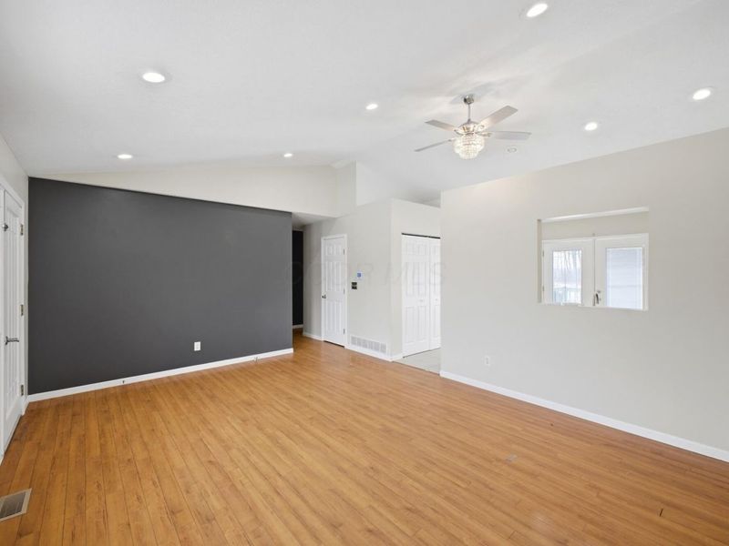 647 Greenbriar Circle, Howard, OH 43028 Photo 8