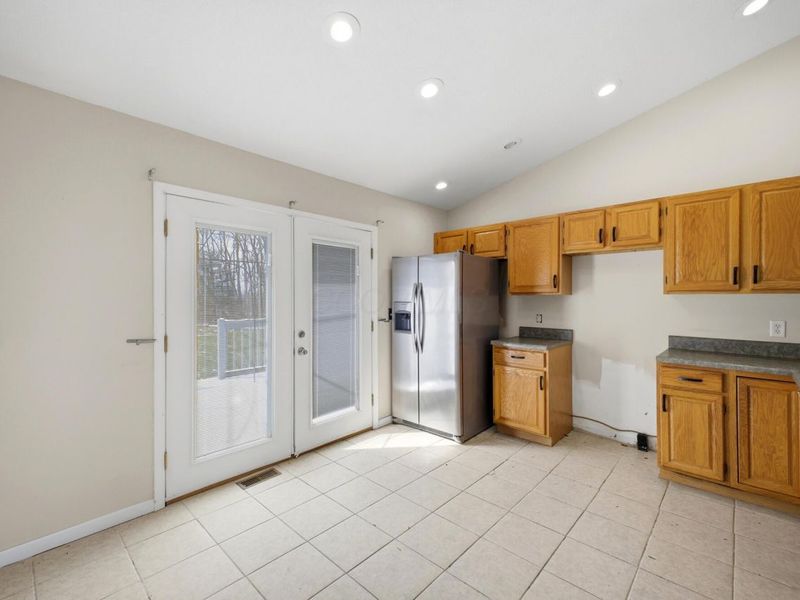 647 Greenbriar Circle, Howard, OH 43028 Photo 9