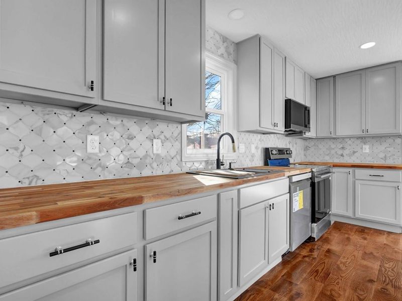 701 E Gates Street , Columbus, OH 43206 Photo 16