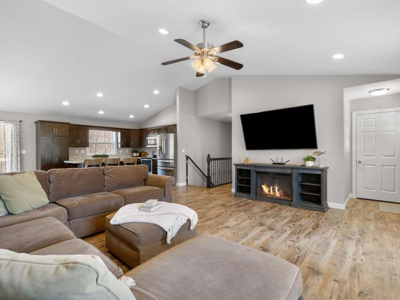 658 Crestrose Drive, Howard, OH 43028 Photo 6