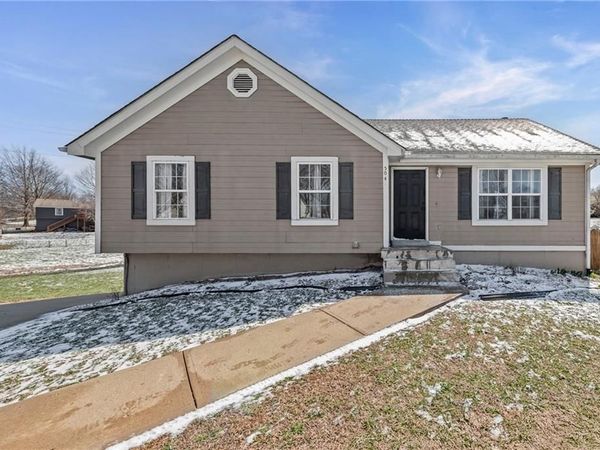 504 SE Chase Court, Blue Springs, MO 64014