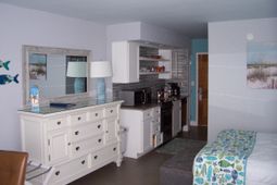 9550 Shore Dr. photo 4