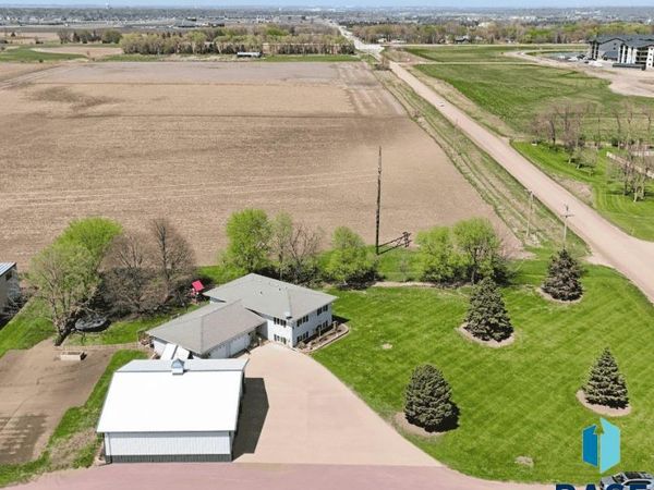 27053 S Tallgrass Ave, Sioux Falls, SD 57108