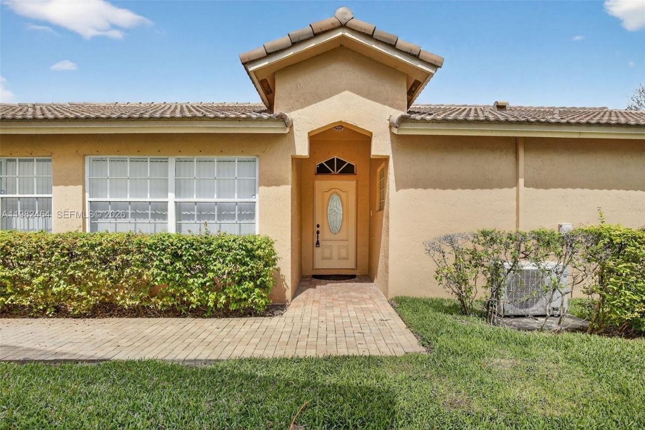 1281 NW 170th Ave, Pembroke Pines, FL 33028 Photo