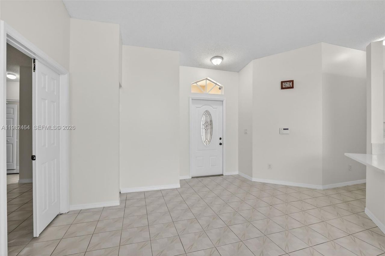 1281 NW 170th Ave, Pembroke Pines, FL 33028 Photo