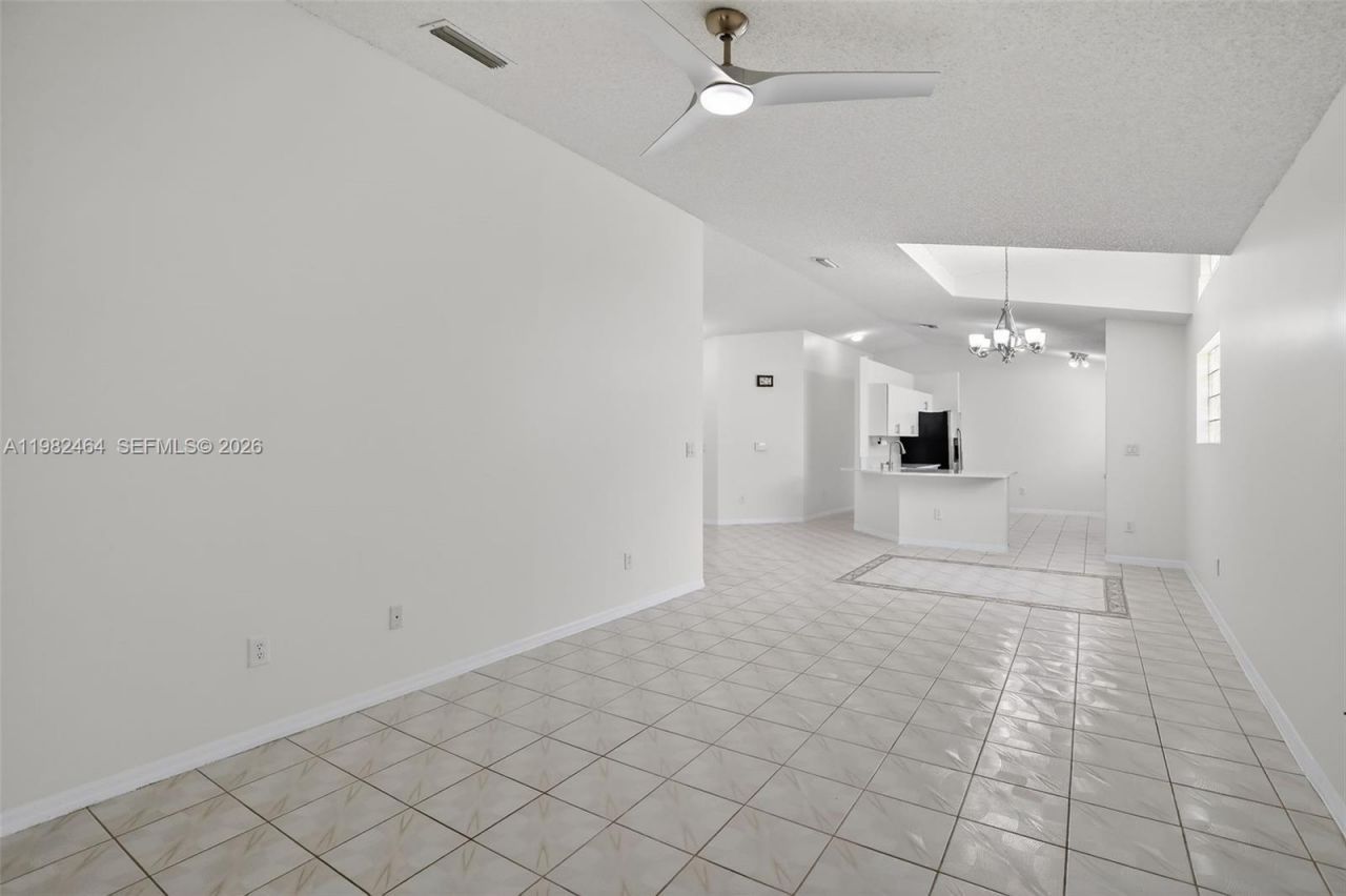 1281 NW 170th Ave, Pembroke Pines, FL 33028 Photo