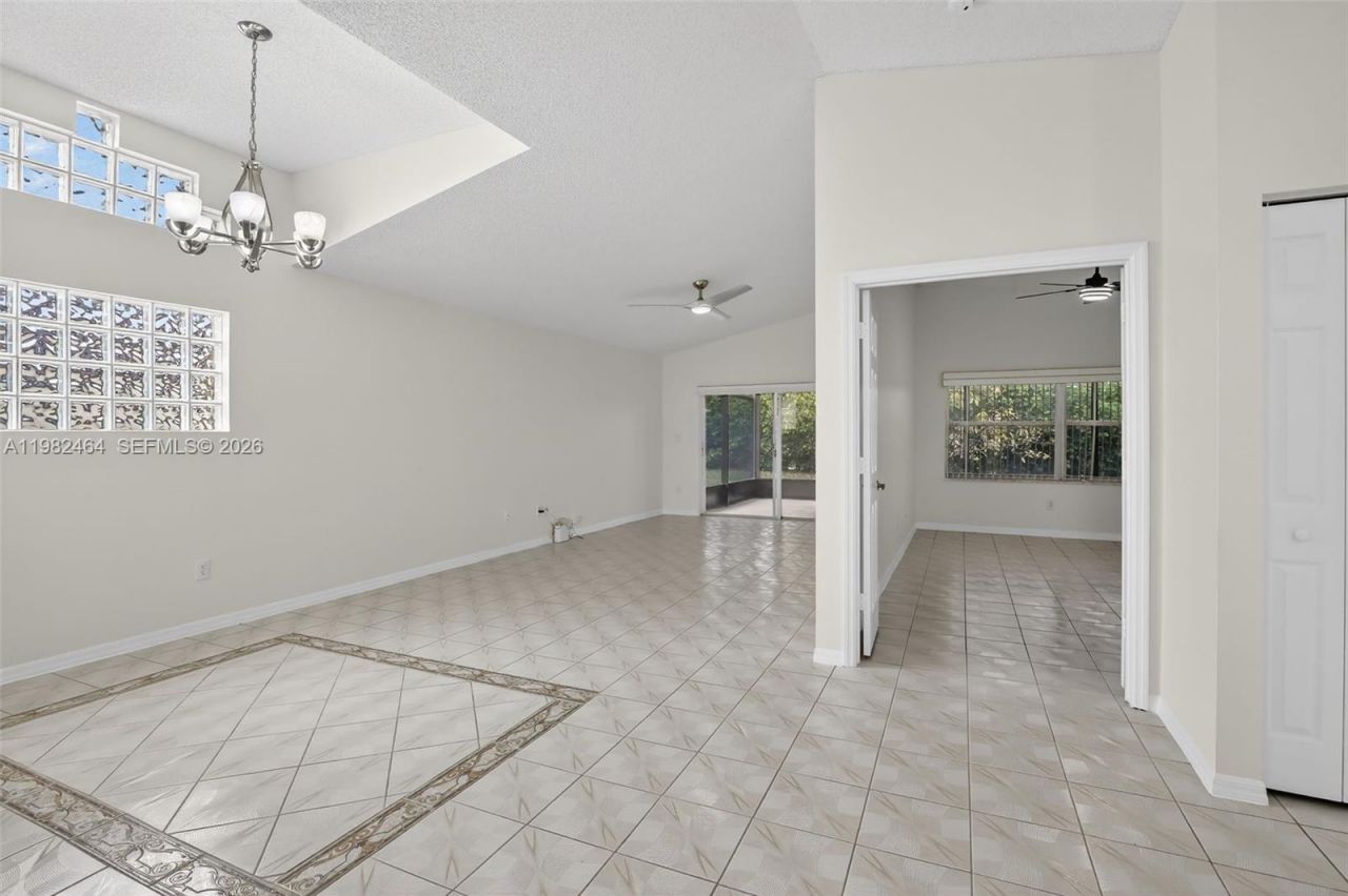 1281 NW 170th Ave, Pembroke Pines, FL 33028 Photo