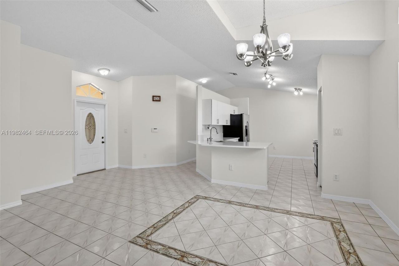 1281 NW 170th Ave, Pembroke Pines, FL 33028 Photo