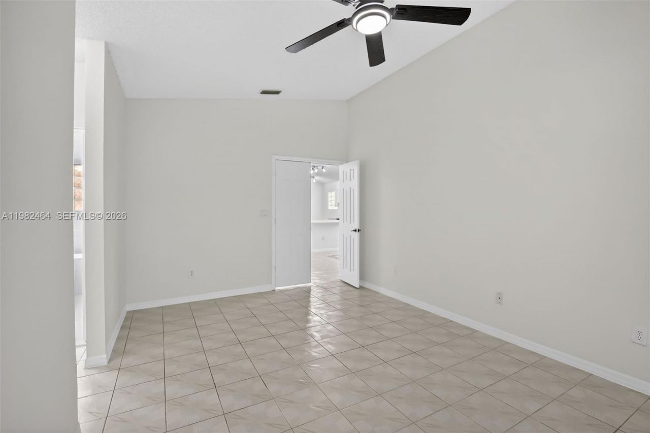 1281 NW 170th Ave, Pembroke Pines, FL 33028 Photo