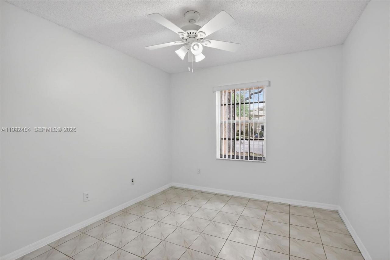 1281 NW 170th Ave, Pembroke Pines, FL 33028 Photo